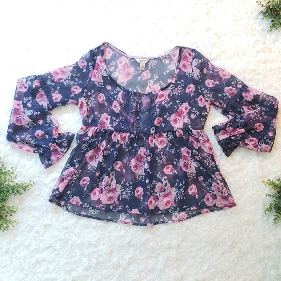 Arizona Jean Company Tops - Arizona Jeans Flowy Floral Top